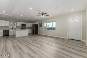 2215 N 21st St, Phoenix, AZ 85006 - Photo 8