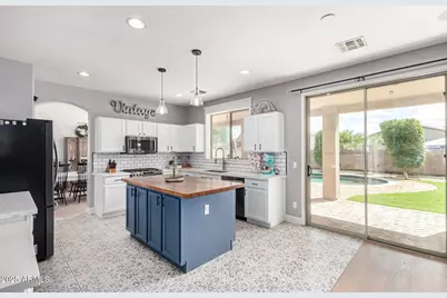 14157 W Desert Hills Drive, Surprise, AZ 85379 - Photo 12