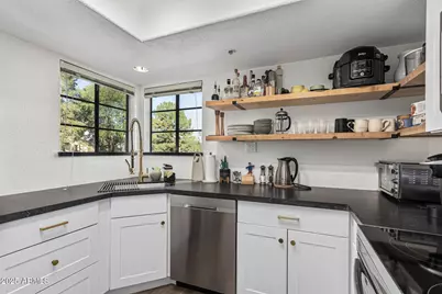 6885 E Cochise Road #201, Paradise Valley, AZ 85253 - Photo 8