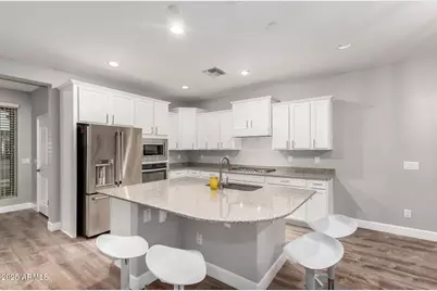 8987 W Seldon Lane, Peoria, AZ 85345 - Photo 12