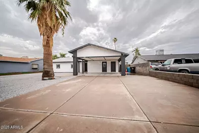 8807 W Clarendon Avenue, Phoenix, AZ 85037 - Photo 2