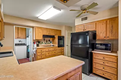 9414 W Greenway Road, Sun City, AZ 85351 - Photo 14