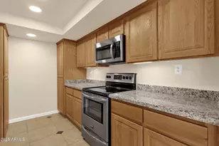 3825 E Camelback Rd, Phoenix, AZ 85018 - Photo 10