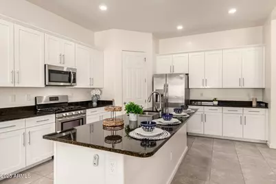 10502 W Swayback Pass, Peoria, AZ 85383 - Photo 8