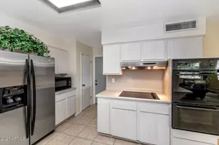 10303 W Prairie Hills Cir, Sun City, AZ 85351 - Photo 12