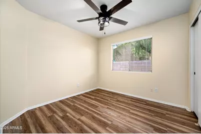 239 W Angela Drive, Phoenix, AZ 85023 - Photo 10