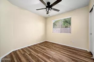 239 W Angela Dr, Phoenix, AZ 85023 - Photo 10