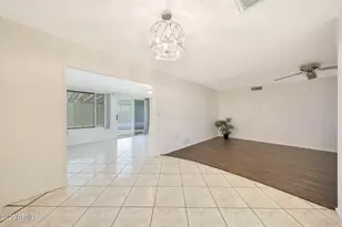 10760 W Saratoga Cir, Sun City, AZ 85351 - Photo 14