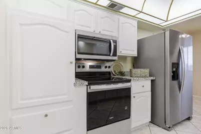 10760 W Saratoga Circle, Sun City, AZ 85351 - Photo 14