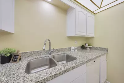 10760 W Saratoga Circle, Sun City, AZ 85351 - Photo 20