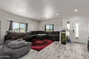 12459 W Lobo Dr, Arizona City, AZ 85123 - Photo 8