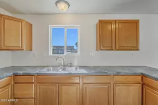 10426 W Grayback Dr, Arizona City, AZ 85123 - Photo 16