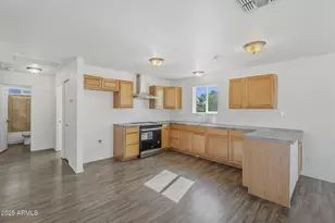 10426 W Grayback Dr, Arizona City, AZ 85123 - Photo 14