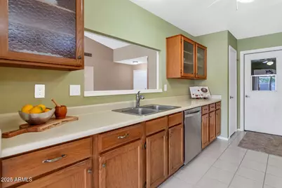 9169 W Lisbon Lane, Peoria, AZ 85381 - Photo 10