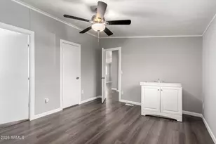 303 E South Mountain Ave, Phoenix, AZ 85042 - Photo 16