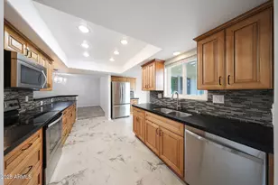 10617 W El Capitan Cir, Sun City, AZ 85351 - Photo 4