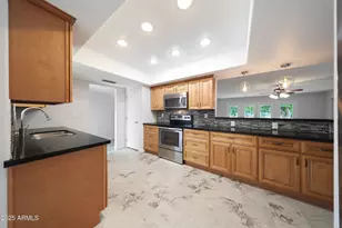 10617 W El Capitan Cir, Sun City, AZ 85351 - Photo 6