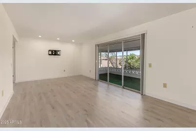 10830 W Willowbrook Drive, Sun City, AZ 85373 - Photo 6
