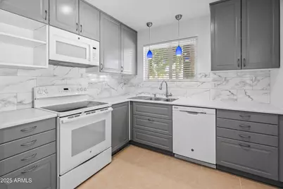 10926 W Abbott Avenue, Sun City, AZ 85351 - Photo 2