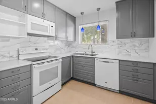 10926 W Abbott Ave, Sun City, AZ 85351 - Photo 2