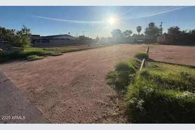 1910 N 25th Place, Phoenix, AZ 85008 - Photo 4