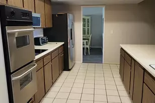 10338 W Kingswood Cir, Sun City, AZ 85351 - Photo 2