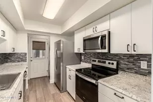 3136 N 38th St, Phoenix, AZ 85018 - Photo 18