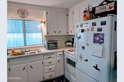 7300 N 51st Avenue #E78, Glendale, AZ 85301 - Photo 6