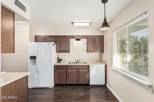 10129 W Pine Springs Dr, Sun City, AZ 85373 - Photo 12