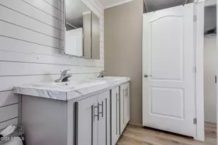 2605 W Van Buren St, Phoenix, AZ 85009 - Photo 18