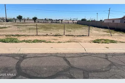 14009 N El Frio Street #13, El Mirage, AZ 85335 - Photo 2