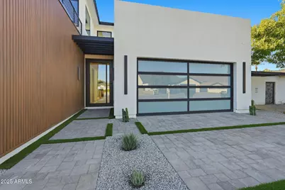 4234 N 42nd Place, Phoenix, AZ 85018 - Photo 2