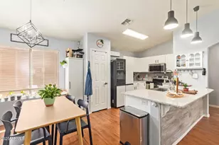 11822 W Softwind Dr, Sun City, AZ 85373 - Photo 8