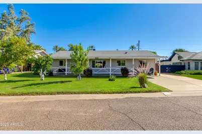 3313 N 43rd Place, Phoenix, AZ 85018 - Photo 1