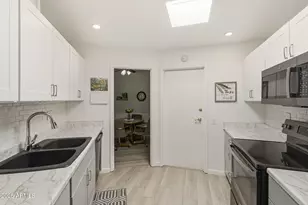 10106 W Campana Dr, Sun City, AZ 85351 - Photo 8