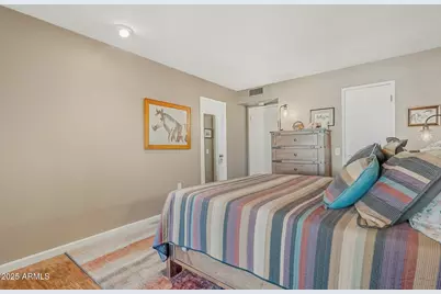 10010 W Royal Oak Road #R, Sun City, AZ 85351 - Photo 16