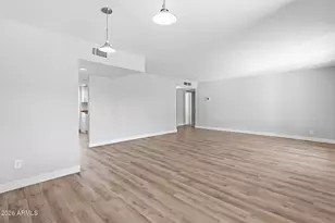 2515 S Palm Dr, Tempe, AZ 85282 - Photo 8