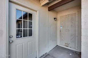 319 W Kristal Way, Phoenix, AZ 85027 - Photo 10