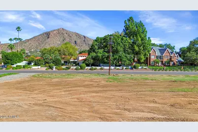 5335 E Exeter Boulevard #45, Phoenix, AZ 85018 - Photo 2