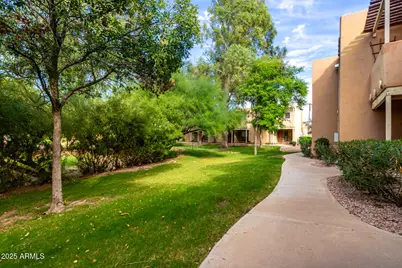 1425 E Desert Cove Avenue #15, Phoenix, AZ 85020 - Photo 2