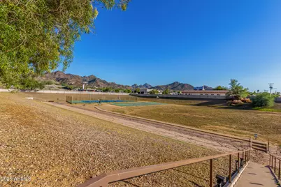 10240 N 12th Place #2, Phoenix, AZ 85020 - Photo 32