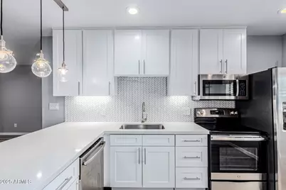 749 E Montebello Avenue #230, Phoenix, AZ 85014 - Photo 14