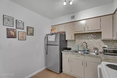 3626 N 37th Street #7, Phoenix, AZ 85018 - Photo 10