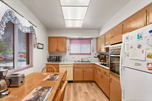 10341 W Clair Dr, Sun City, AZ 85351 - Photo 12