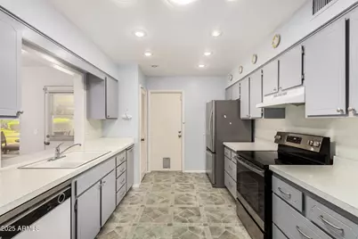 9915 W Sandstone Drive, Sun City, AZ 85351 - Photo 12