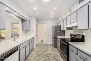 9915 W Sandstone Dr, Sun City, AZ 85351 - Photo 12