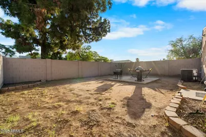 10519 W Heatherbrae Drive, Phoenix, AZ 85037 - Photo 12