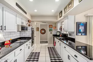 10814 W Cameo Dr, Sun City, AZ 85351 - Photo 2