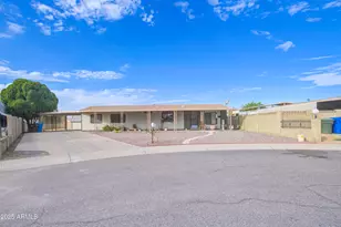 2844 E Oraibi Dr, Phoenix, AZ 85050 - Photo 4