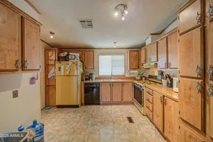 2844 E Oraibi Dr, Phoenix, AZ 85050 - Photo 14